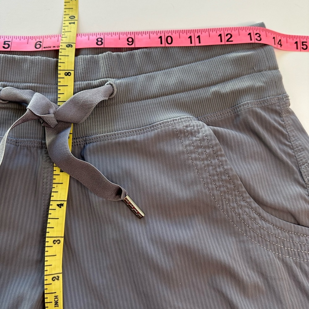 Lululemon Yoga Camp Crop Cargo Pants Fossil Gray Women’s Size 4 - Picture 14 of 16